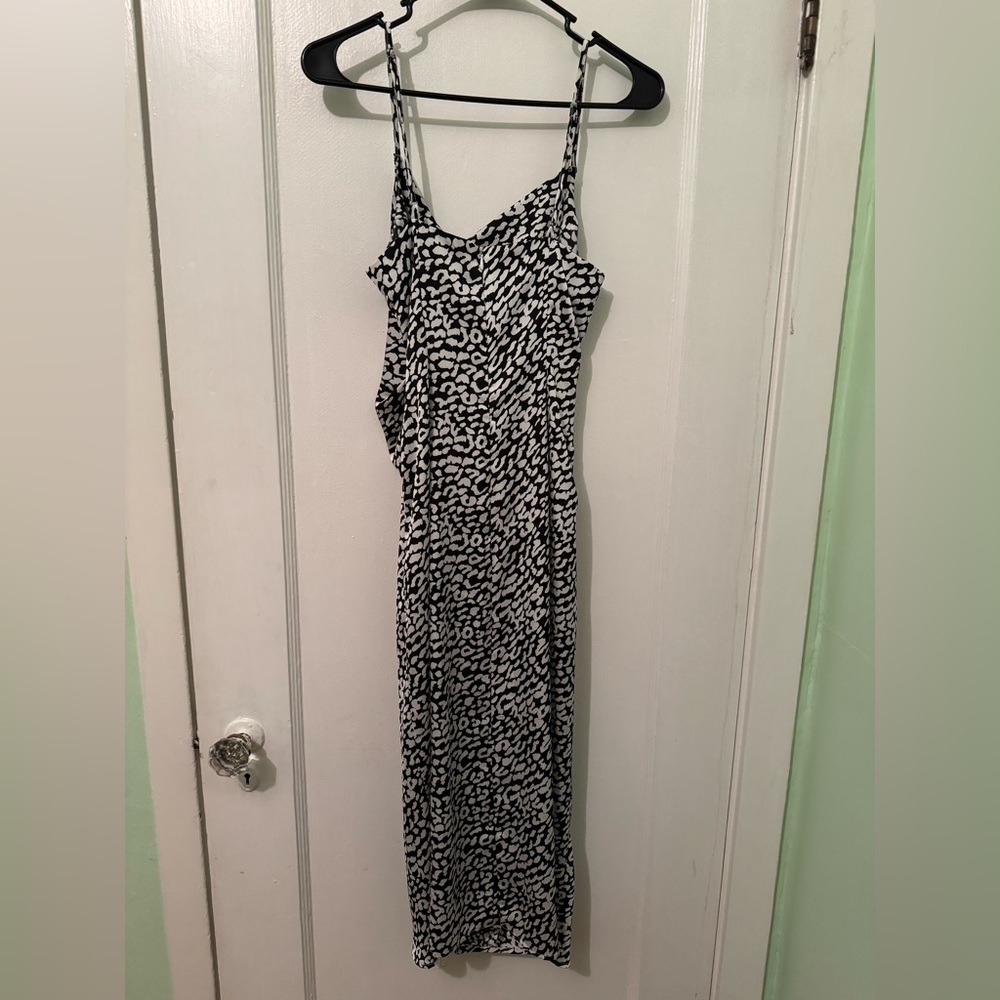 Isalis Animal Print Dress (Black / White)
